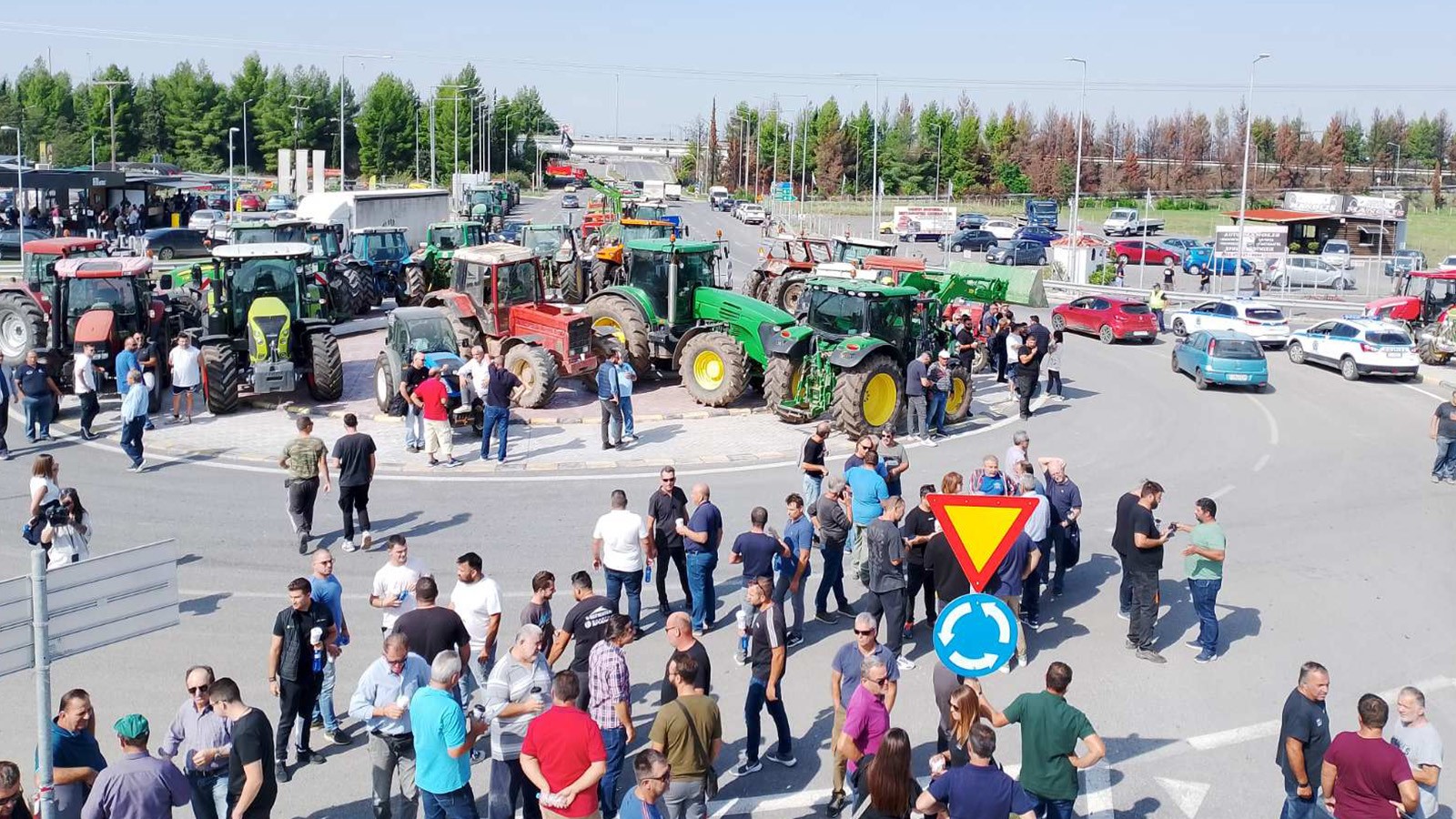 Συλλαλητήριο με τρακτέρ από τους πλημμυροπαθείς αγρότες